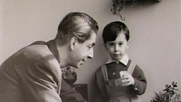 Маленький Карен со своим отцом Микаэлом Таривердиевым