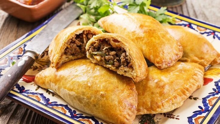 Фото материал взят из общего доступа   https://ru.pinterest.com/pin/venison-empanadas--179862578853489766/   Обратите внимание: Картинка является иллюстрацией и не обязательно отражает точный результат приготовления по этому рецепту. Внешний вид блюда может варьироваться в зависимости от индивидуальных особенностей и используемых ингредиентов.