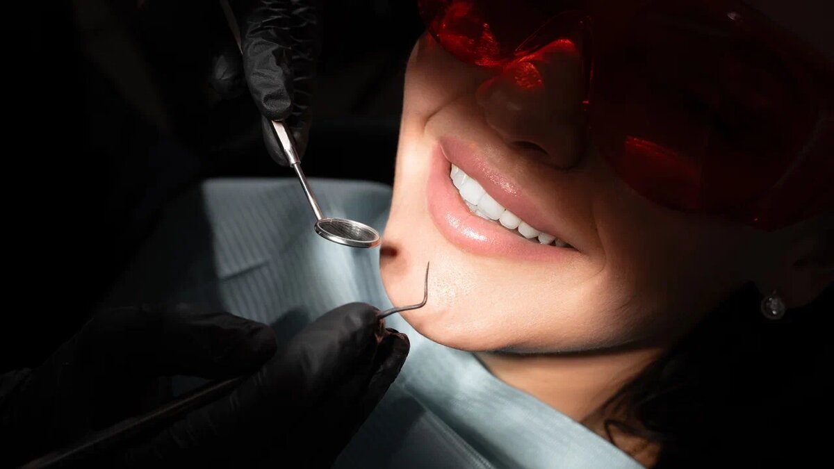 Как отличить металлокерамические и циркониевые коронки внешне