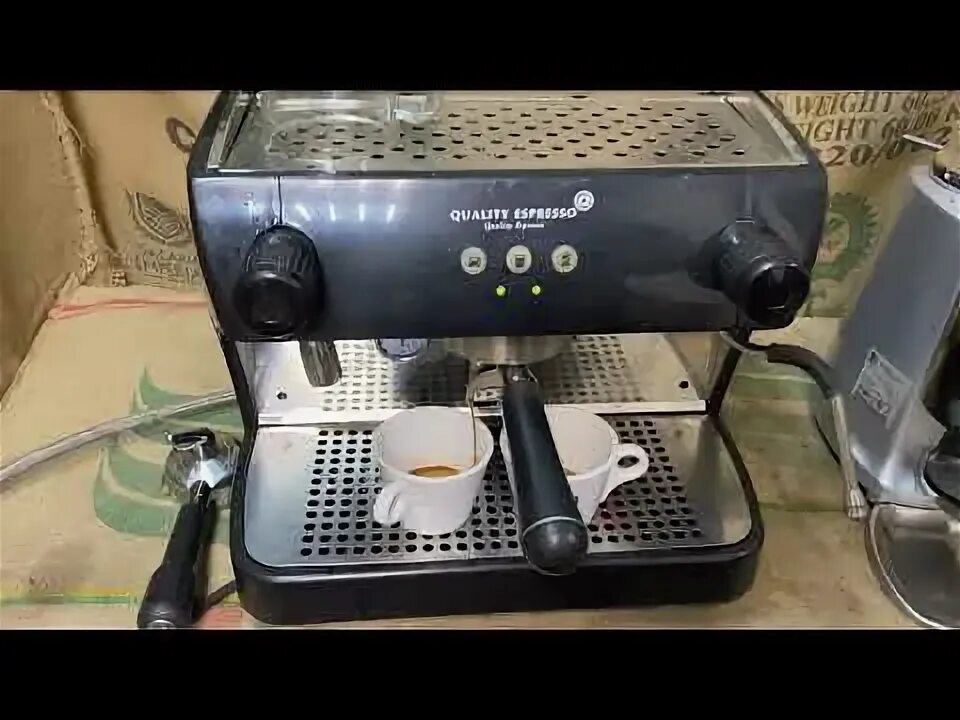 quality espresso кофемашина к сожалению фото из интернета так как та которая под рукой находится в очень плохом состоянии и разложенна на полке. 