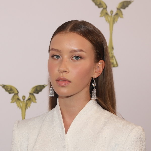     Анна Пересильд оправдалась за откровенные наряды