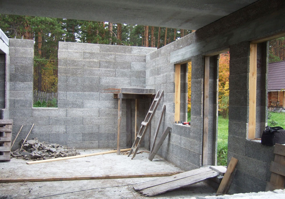 Сперва балкончик