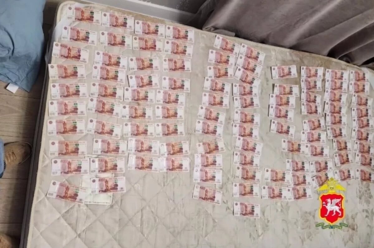    В Ялте задержали чиновников, которые получили взятку в 2,7 млн руб.