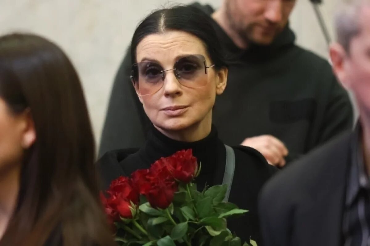    Стриженова не сыграет в Петербурге мать Есенина из-за похорон свёкра
