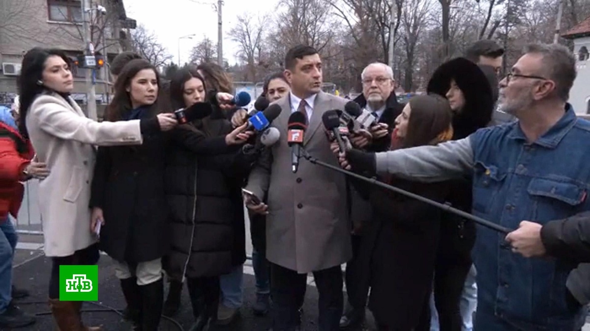    Румынская оппозиция назвала «аморальным» продлившего свои полномочия президента