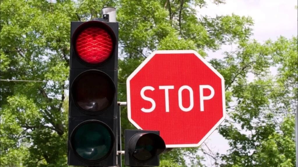 В настоящее время нет возможности заключить договор на тех. обслуживание газ. оборудования с другими компаниями. Источник фото https://www.culture.ru/events/938305/stop-krasnyi-svet