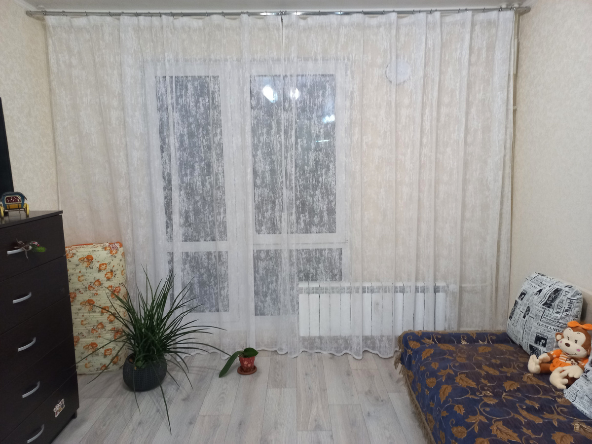 Скромная обстановка