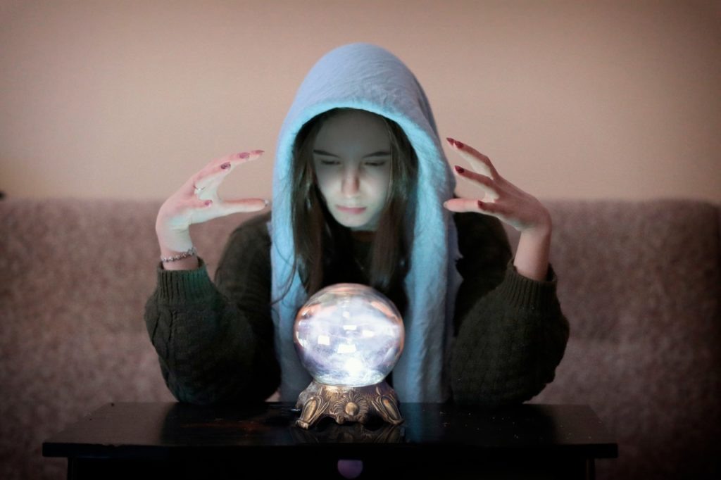    Гадалка. Фото: «Республика»/ Даниил Рыжихин