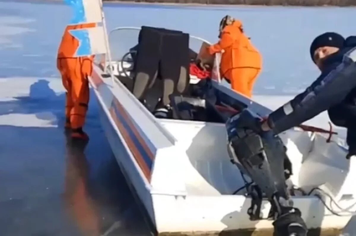    Тела провалившихся под лед рыбаков обнаружили водолазы под Волгоградом
