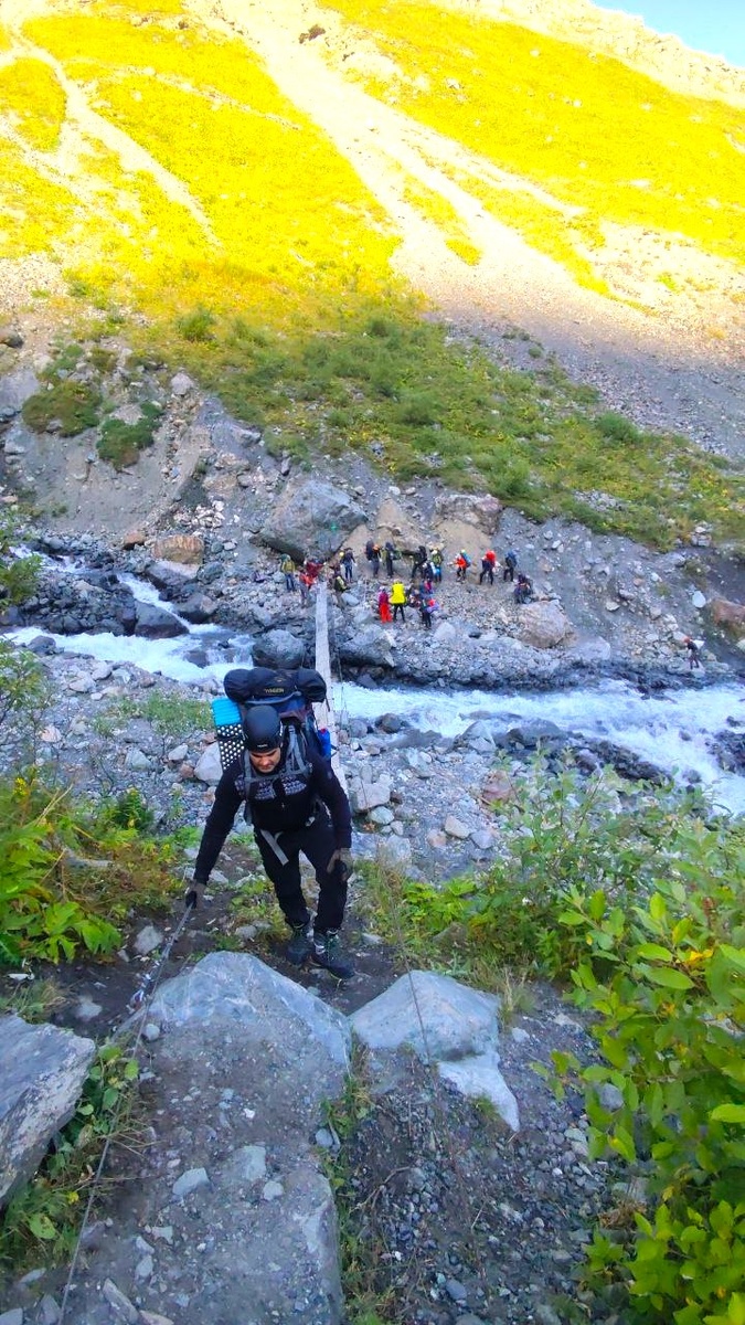 Переправа через р.Колка. 04.09.2024г. На фото автор статьи.