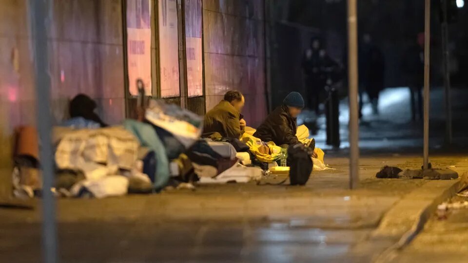 "Я декадент, эй, диссидент, подайте мне абсент"(с) Фото: Spiegel/ Paul Zinken/ dpa