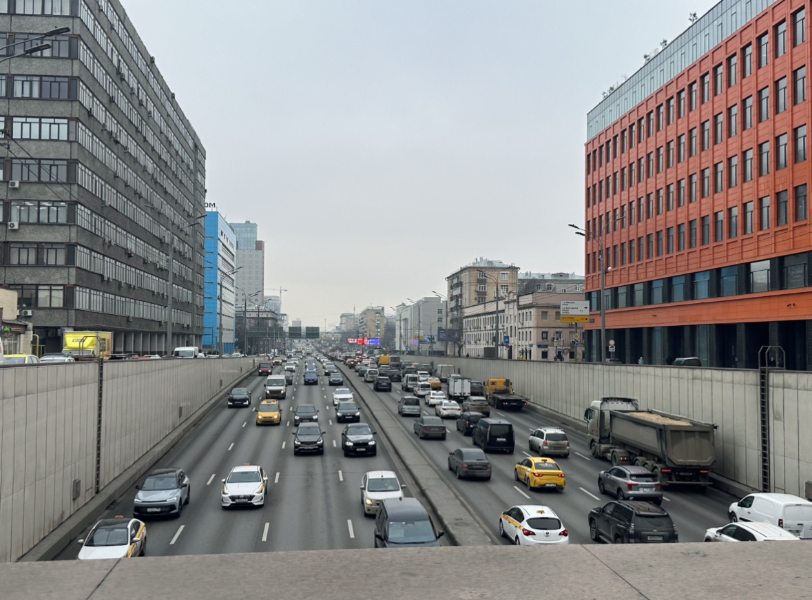 Если уж и работать в офисе, то в пределах ТТК.