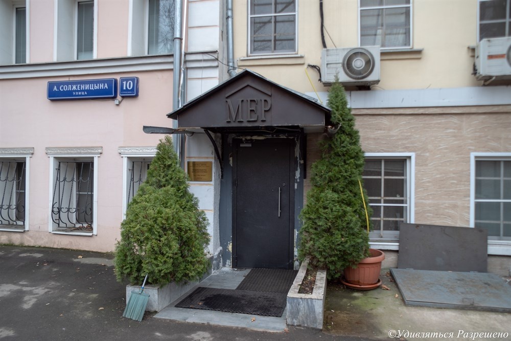 Вход в хостел