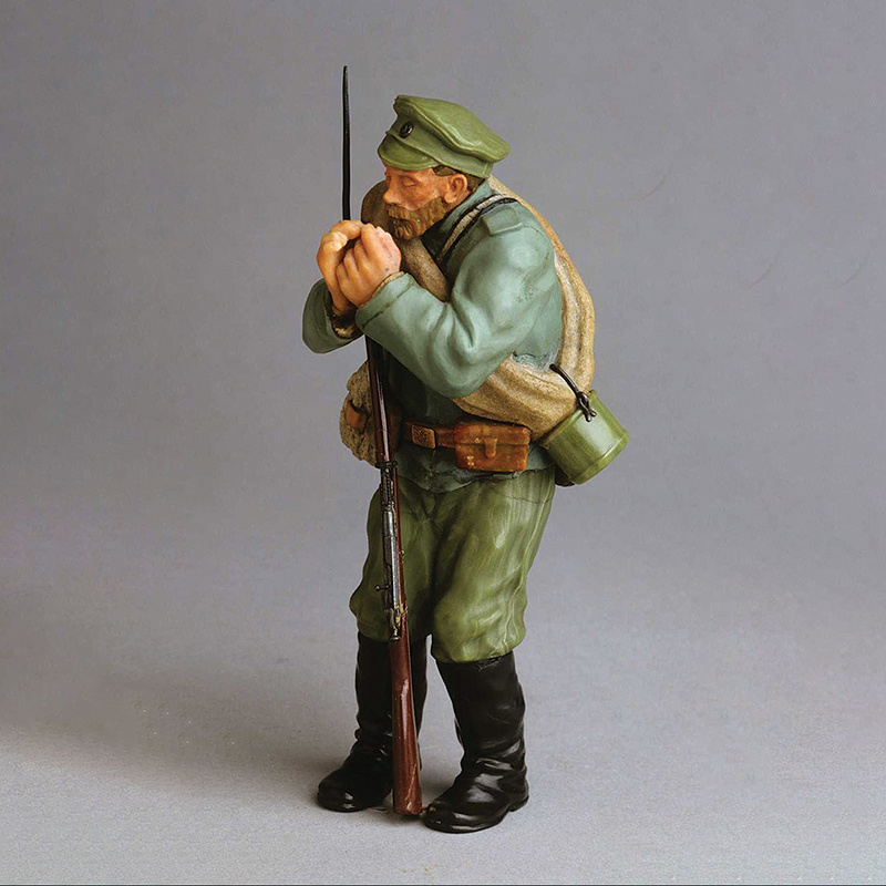 "Прикуривающий солдат", мастерские К. Фаберже.