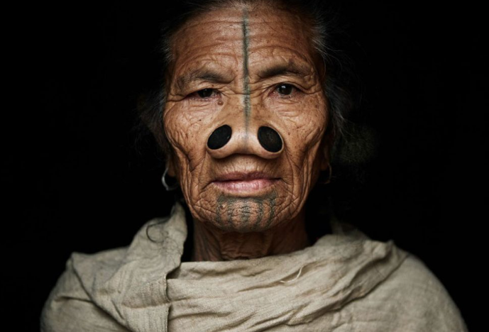 Женщина племени апатани. Фото: Assam Holidays