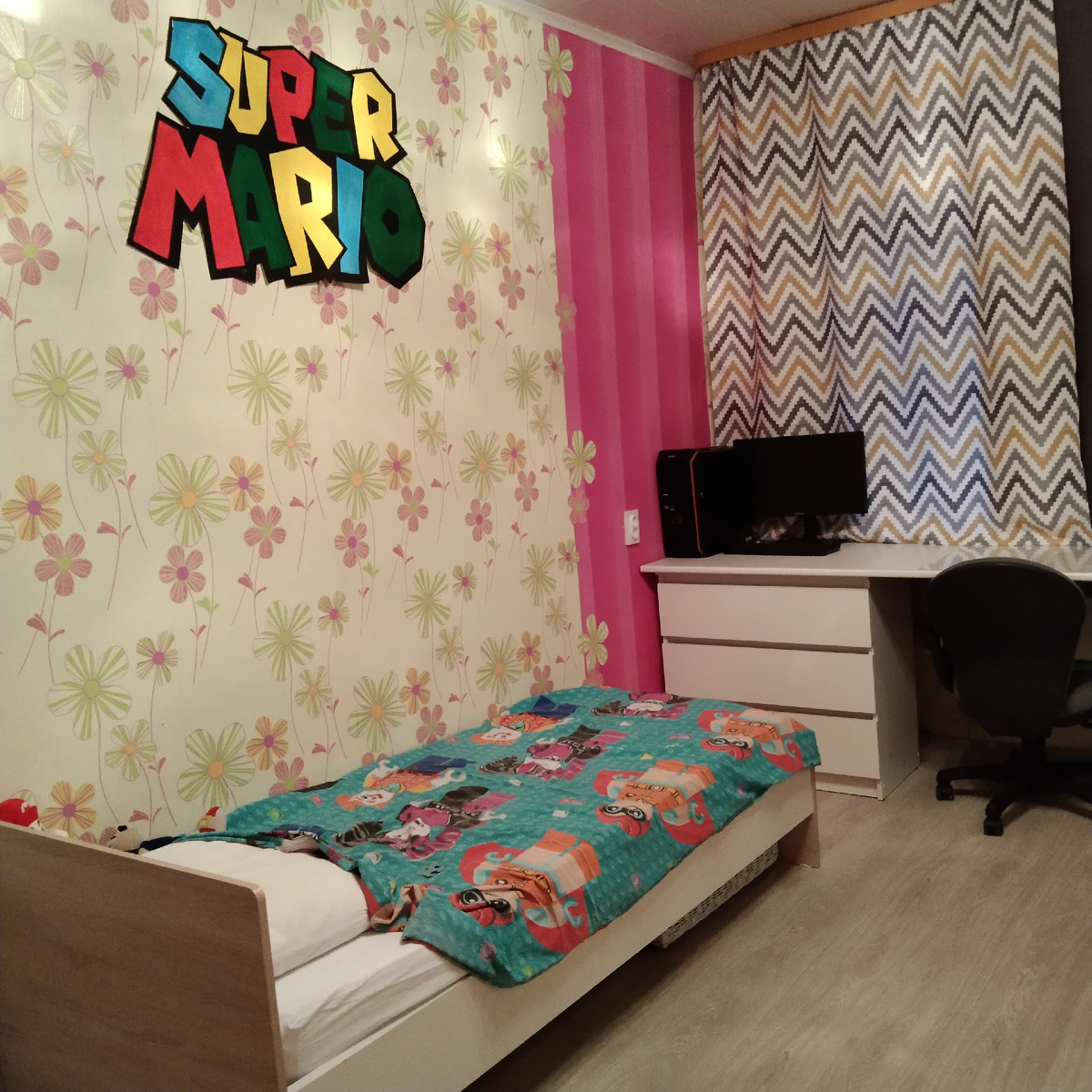 И вот так выглядела комната с другой стороны. 