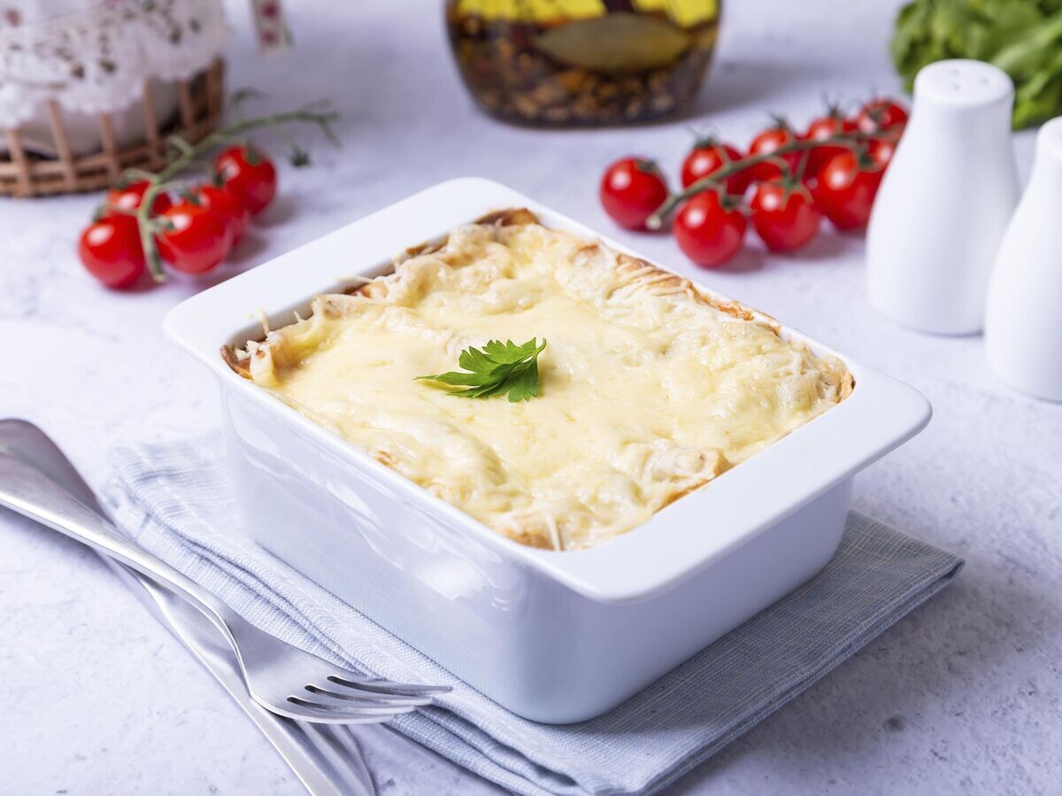    Лазанья болоньезе с соусом бешамель© Getty Images / tasha_lyubina