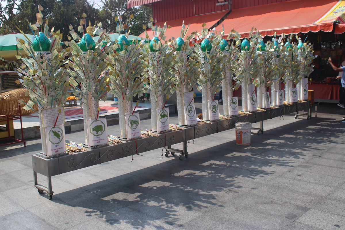 На листьях пишут желания