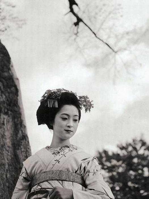 Минэко Ивасаки в юности