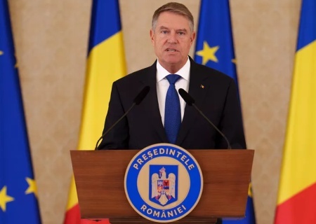    Президент Румынии на фоне угрозы импичмента подал в отставку