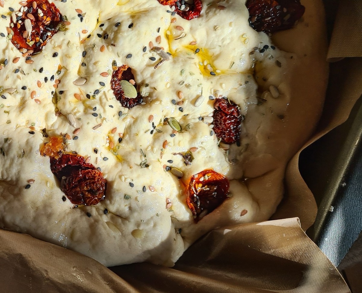 Домашняя фокачча, белый батон и хлеб из цельнозерновой муки