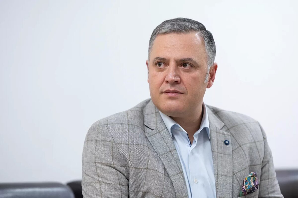 Микаелян недоумевает по поводу того, что и ставки, и выигрыши в казино на $5 млрд превышают госдолг Армении, а игорные компании при этом делают вид, что "выживают" всего лишь на прибыль в размере 1,8%.
Микаелян недоумевает по поводу того, что и ставки, и выигрыши в казино на $5 млрд превышают госдолг Армении, а игорные компании при этом делают вид, что "выживают" всего лишь на прибыль в размере 1,8%.
