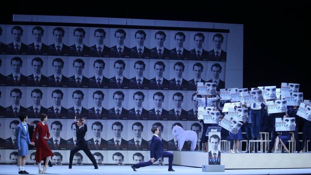 Выборы. Анна и Каренин. Фото автора.