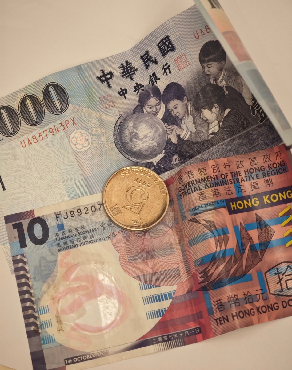 Валюта Тайваня и Гонконга. Марки покажу как-нибудь в другой раз 