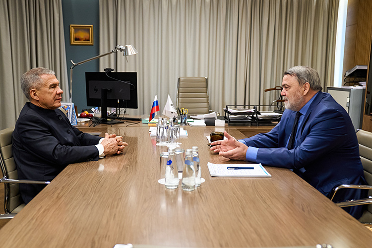    О том, что республика может поучаствовать в проекте новой торговой площадки, стало известно сегодня на встрече раиса РТ Рустама Минниханова с президентом Санкт-Петербургской международной товарно-сырьевой биржи (СПбМТСБ) Игорем Артемьевым.   
Фото: tatarstan.ru