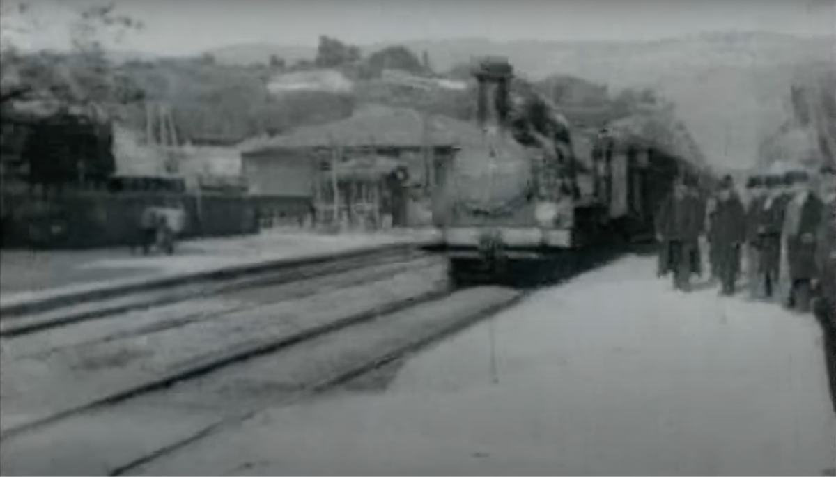 Кадр из короткометражного фильма «Прибытие поезда на вокзал Ла-Сьота», 1896