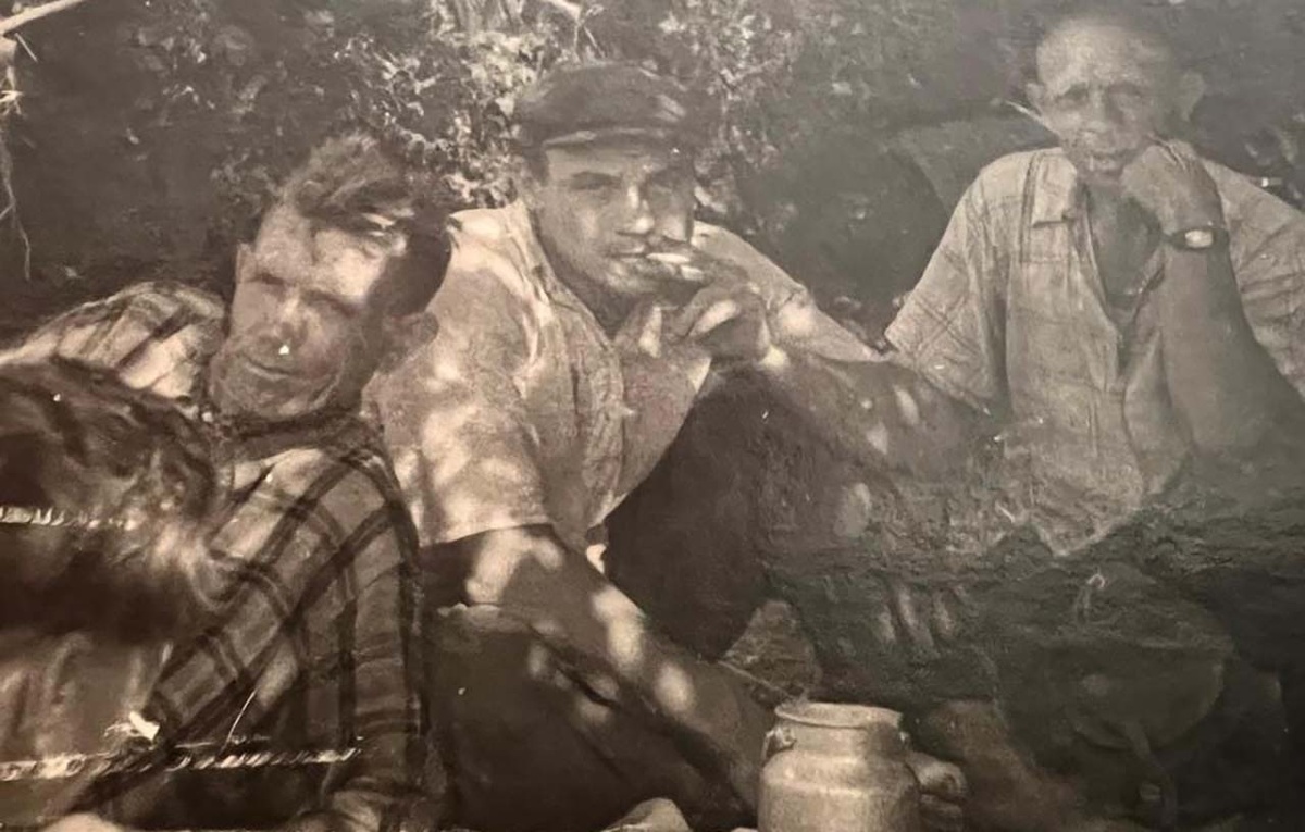 Егор Данилович (слева) с друзьями