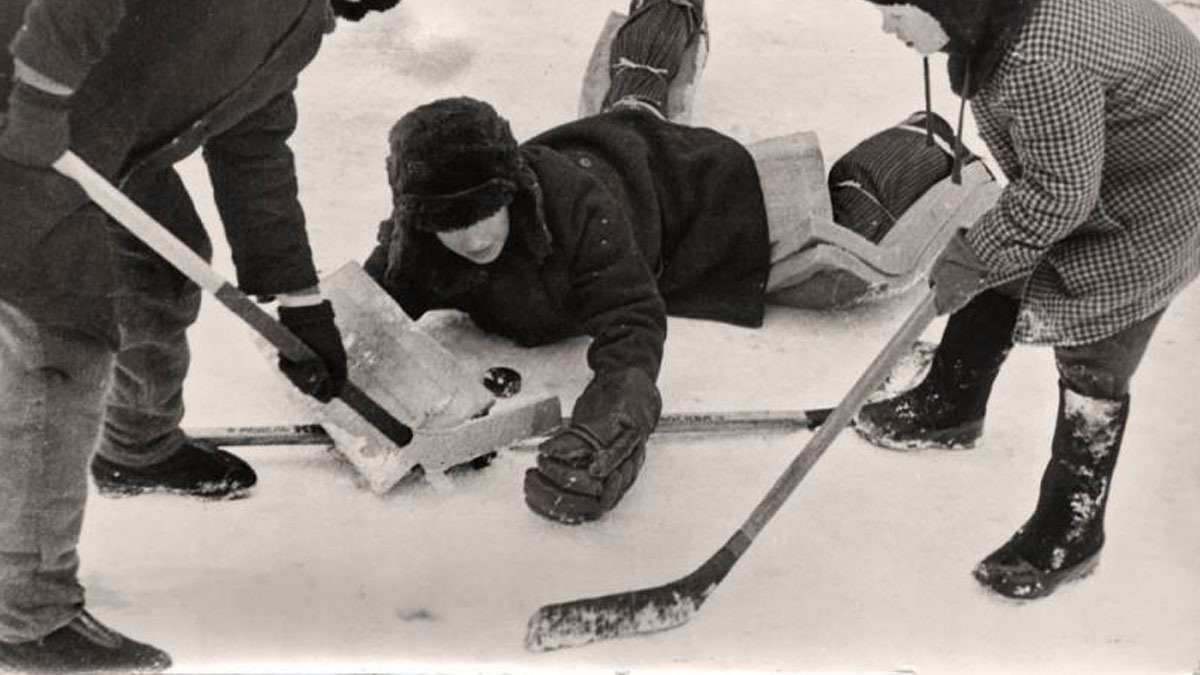 Его путь к славе начался с обычных дворовых коньков, прикрученных к валенкам
