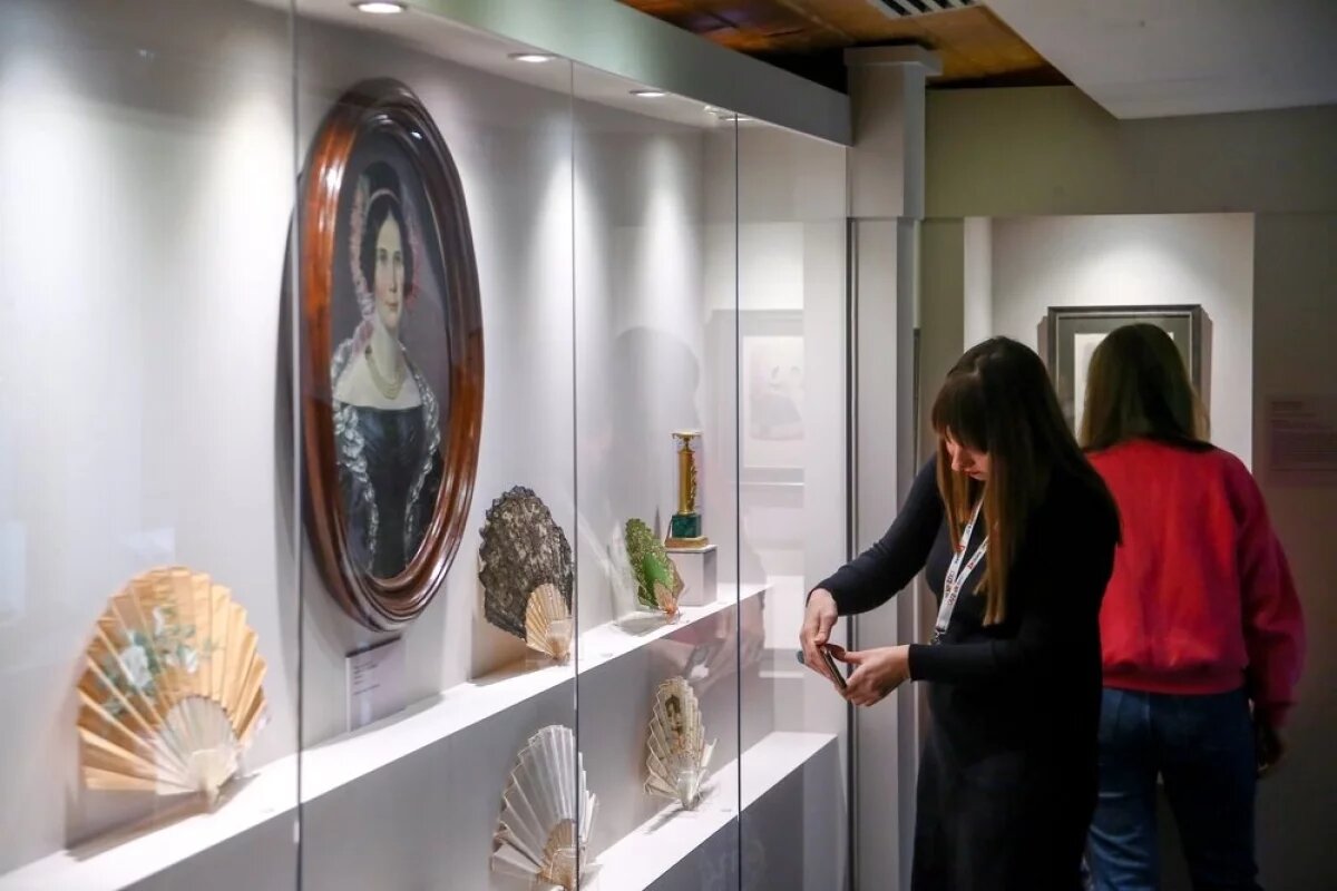    Экспозиция «Зимние сезоны в Москве и Санкт-Петербурге» во дворце царя Алексея Михайловича в музее-заповеднике «Коломенское».