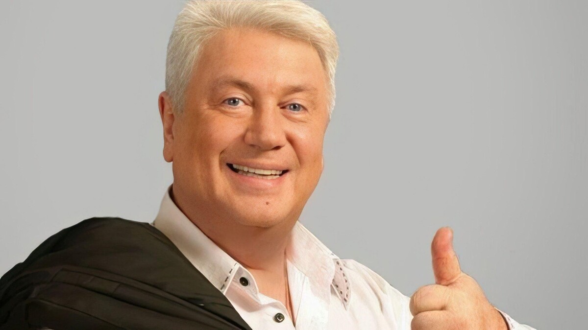 Советский и российский артист эстрады, юморист, певец (бас), телеведущий, педагог, народный артист РСФСР (1989). С 1989 года руководитель Государственного «Театра пародий Владимира Винокура». Почётный гражданин Курска (1998) и Почётный гражданин Курской области (2008). Полный кавалер ордена «За заслуги перед Отечеством».