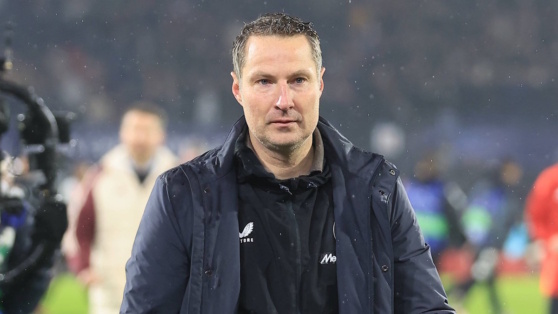    "Фейеноорд" уволил главного тренера за 2 дня до стыкового матча против "Милана" в Лиге чемпионов Роман Захаров