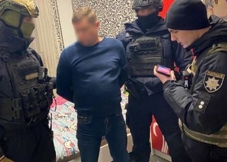    Квартиру жителя Чернигова, залившего баллончиком военкома, штурмовал спецназ