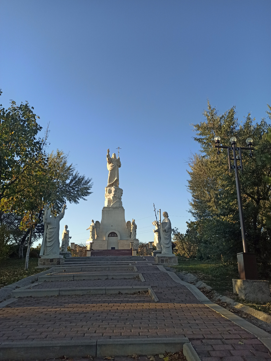  Статуя Христа 