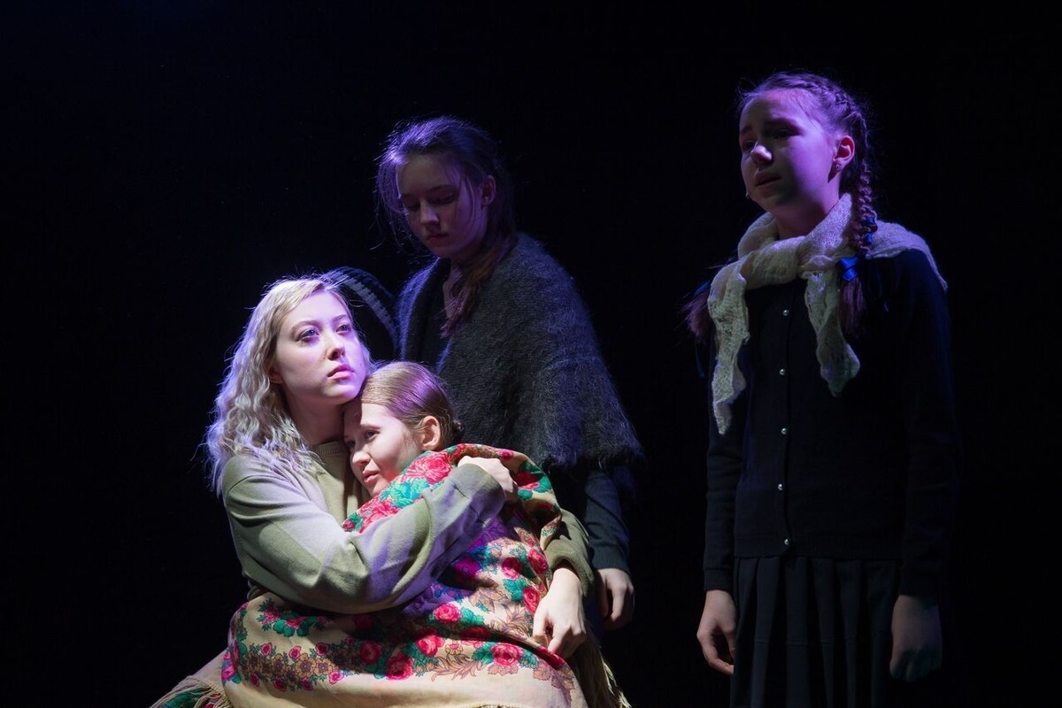 Фотография со спектакля «Наш 9 «Б»