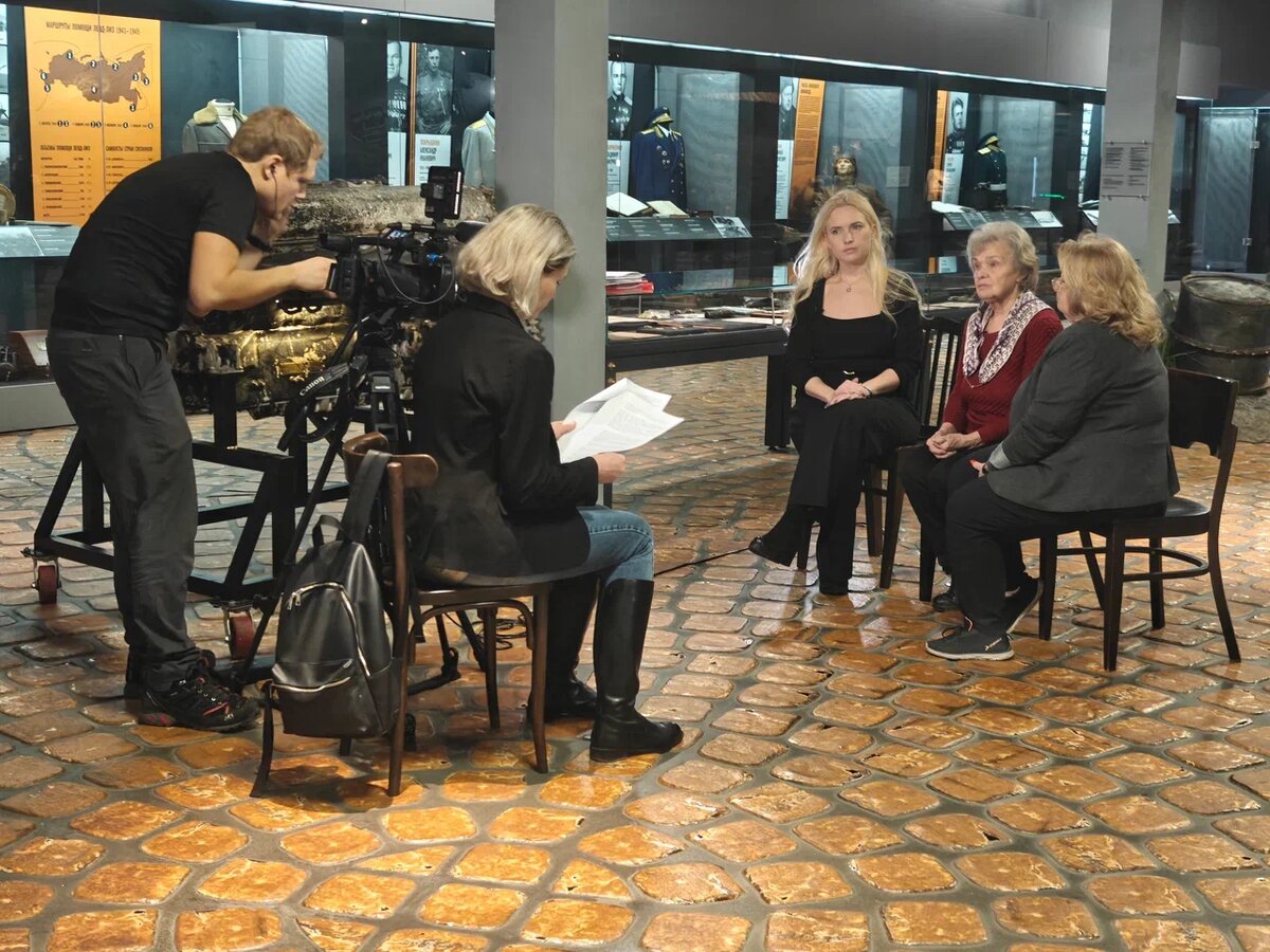 Запись интервью с потомками Павла Маркова. Фото М.Хайрулин