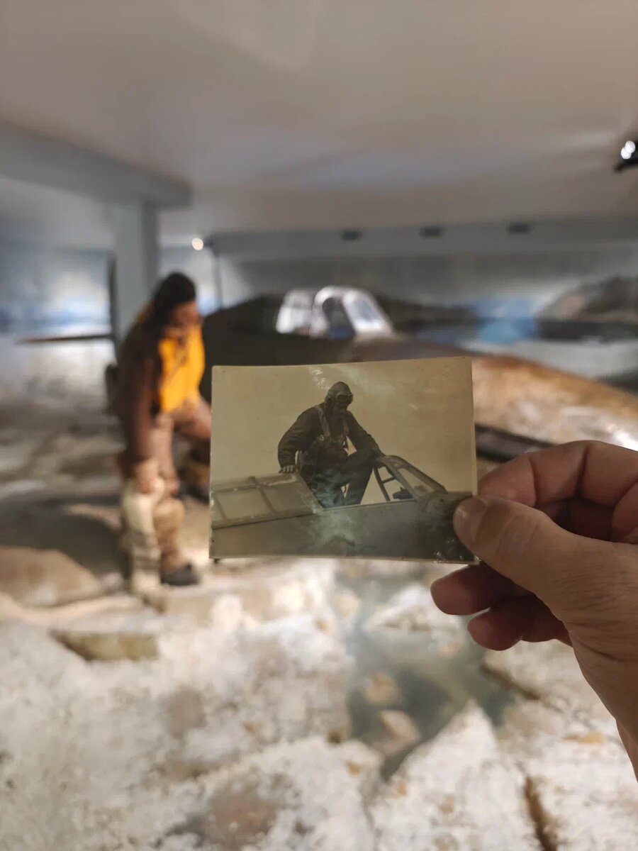 Фото Павла Маркова на фоне его самолета... Фото Марат Хайрулин.