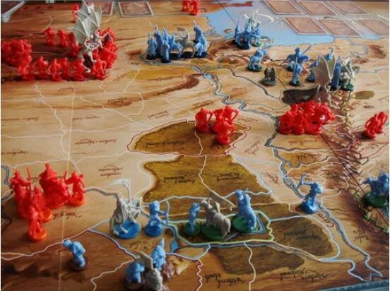 Базовые фигурки игры "Война кольца". Картинка из открытых источников для целей иллюстрации.