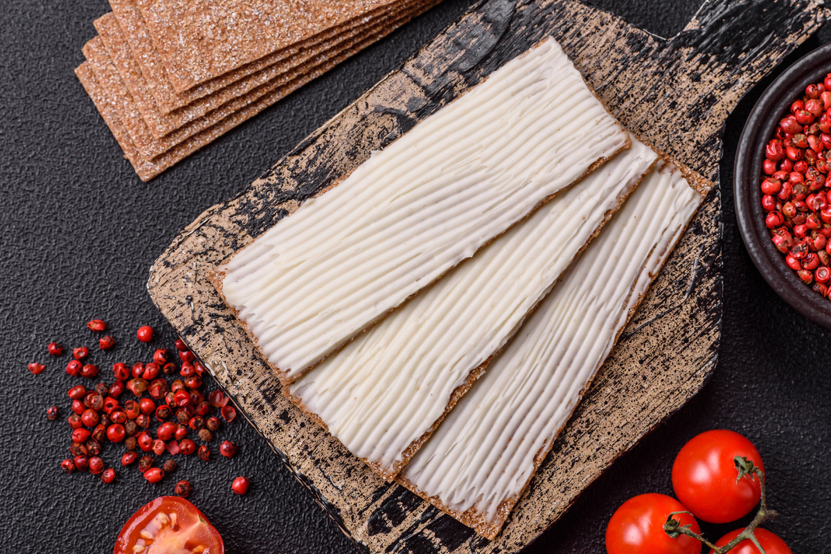     Три популярных способа проверить сливочное масло на натуральность — узнали у шефа,почему им нельзя доверять