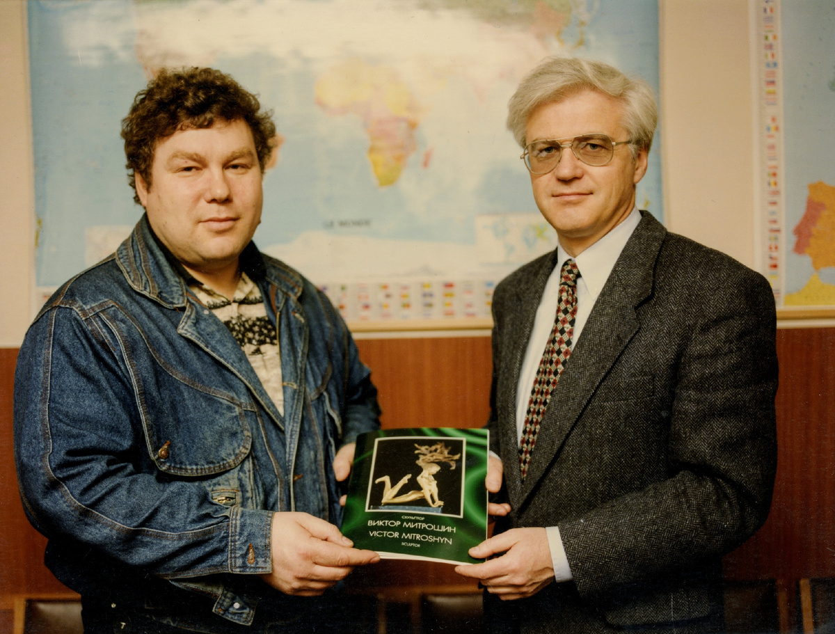 Скульптор Виктор Митрошин, Виталий Чуркин. В посольстве России в Бельгии. (2003 г.)
