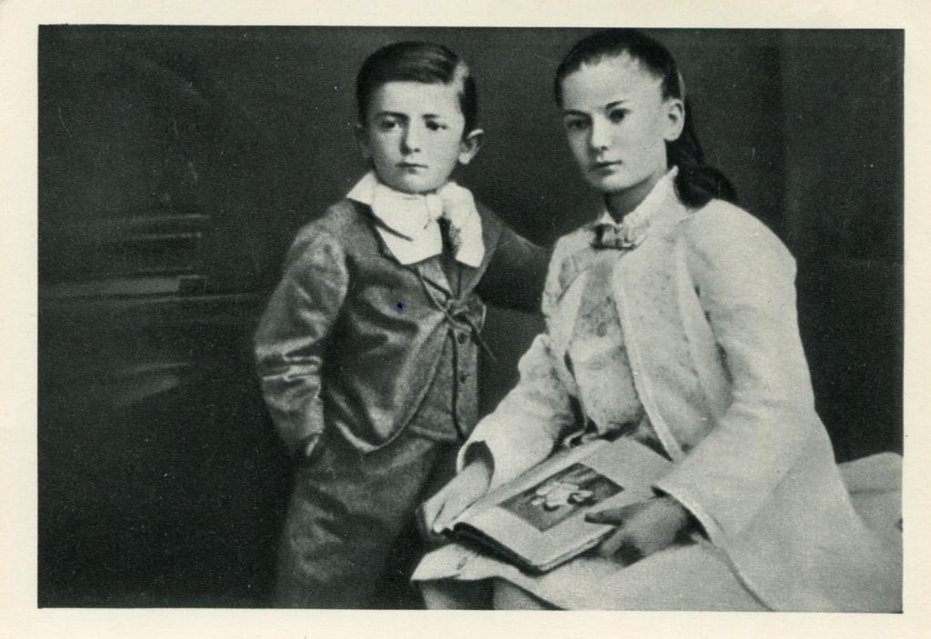 Георгий Чичерин с сестрой Софьей (начало 80-х гг. XIXв). Фото из открытых источников 