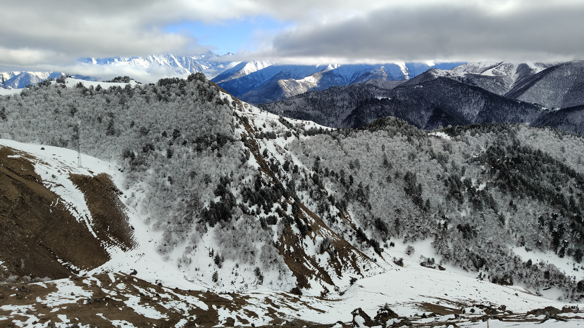 Панорама с перевала Цей-Лоам