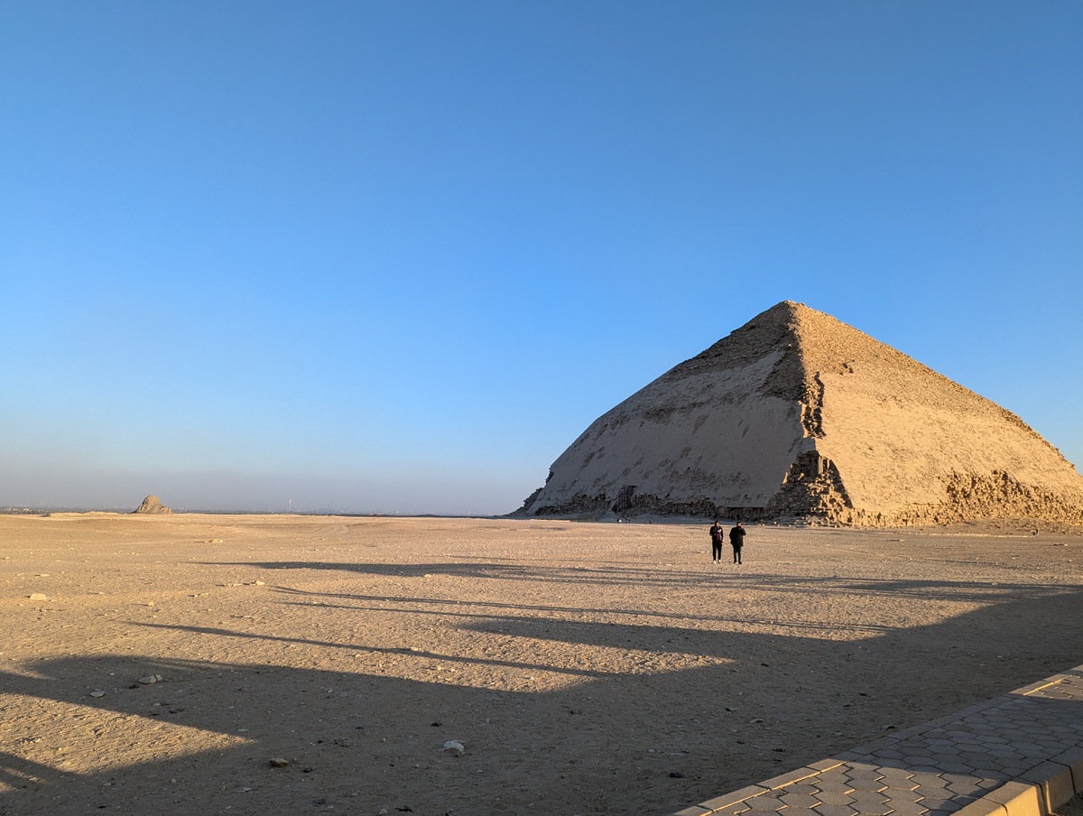 Ломанная и Черная пирамиды