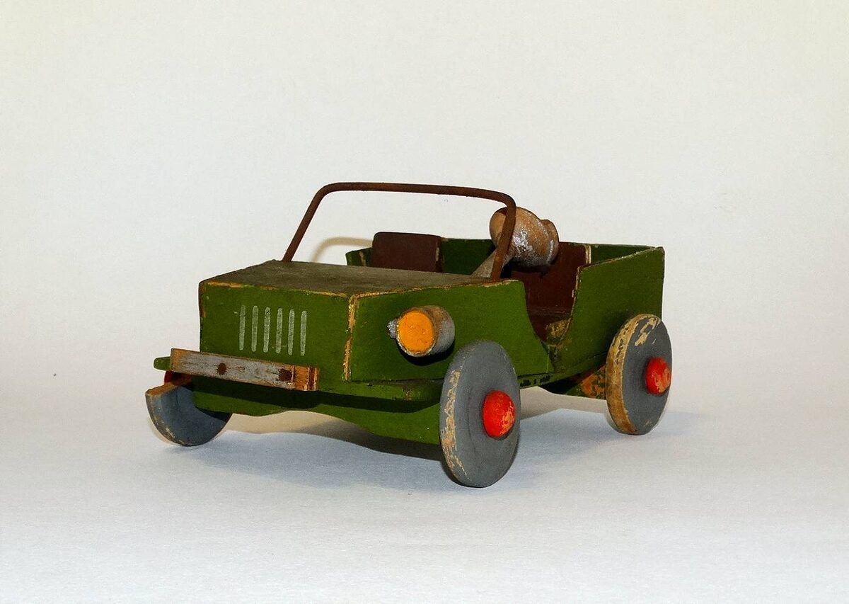 Деревянный джип, фото автора. Листаем галерею -->>