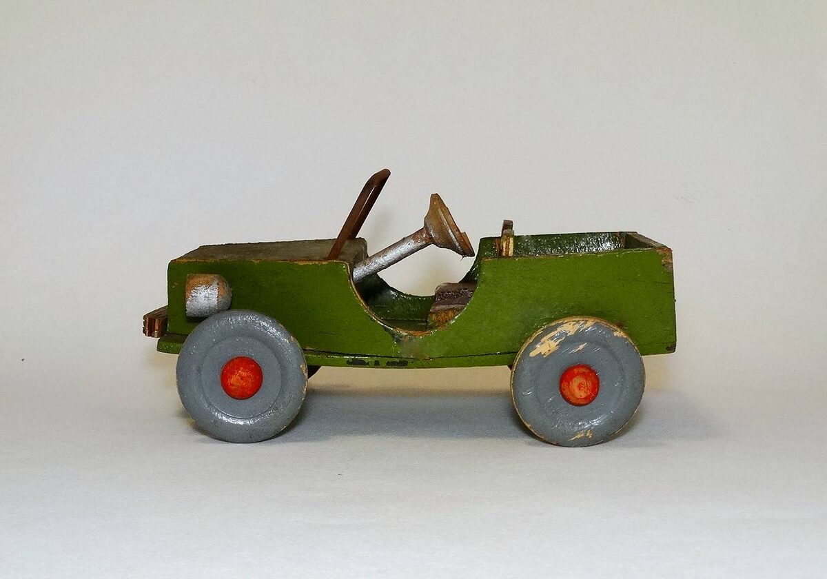 Деревянный джип, фото автора. Листаем галерею -->>