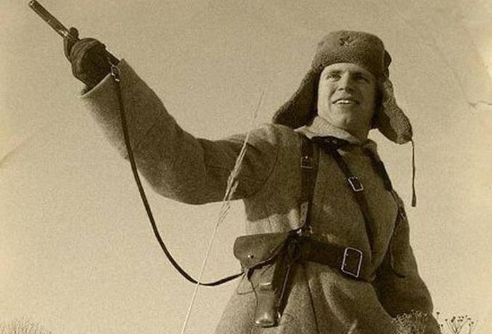 Было решено перейти на более практичные и тёплые ушанки. /Фото: livejournal.com.