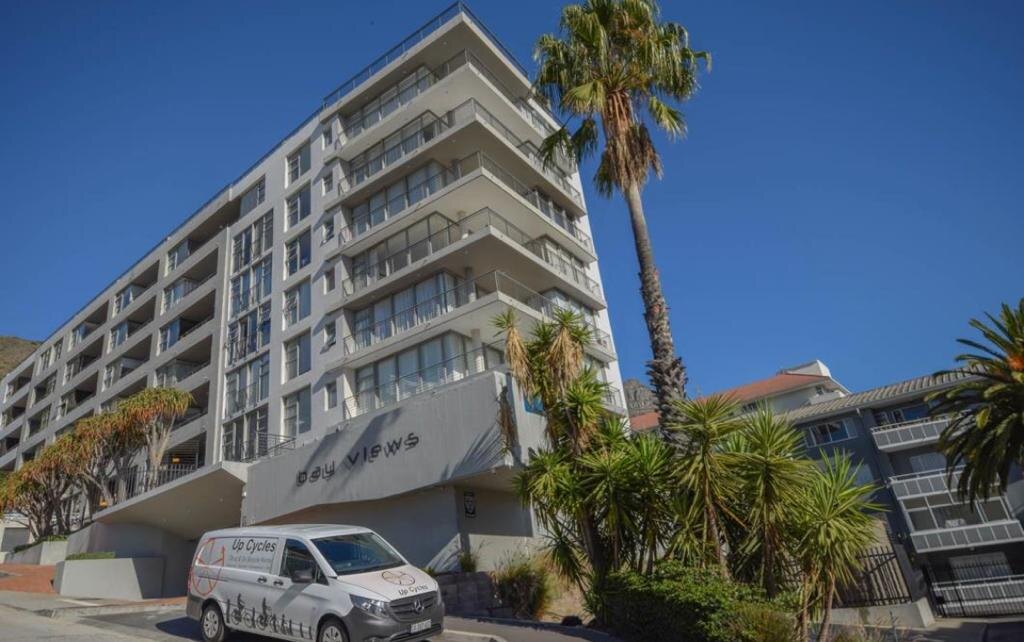 Сравните бантустаны и городскую застройку Кейптауна. Вполне похоже на США. Мое фото.